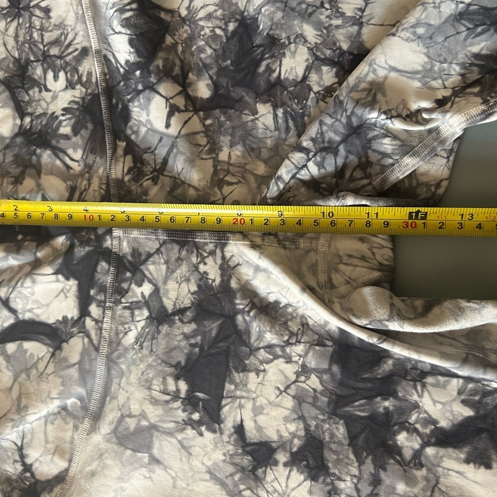 Lululemon Athletica Monochrome Tie-Dye Capris - Picture 5 of 9